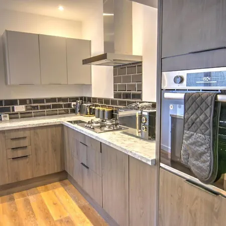 2 Bed House Family Friendly With Garden