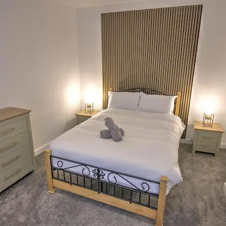 Holiday home 2 Bed House Family Friendly With Garden *