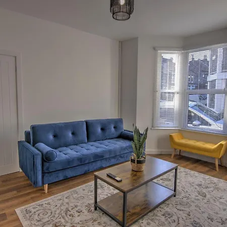 2 Bed House Family Friendly With Garden * Bristol