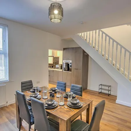 2 Bed House Family Friendly With Garden بريستول